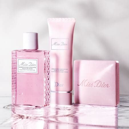 Miss Dior Crème de rose onctueuse pour les mains : 